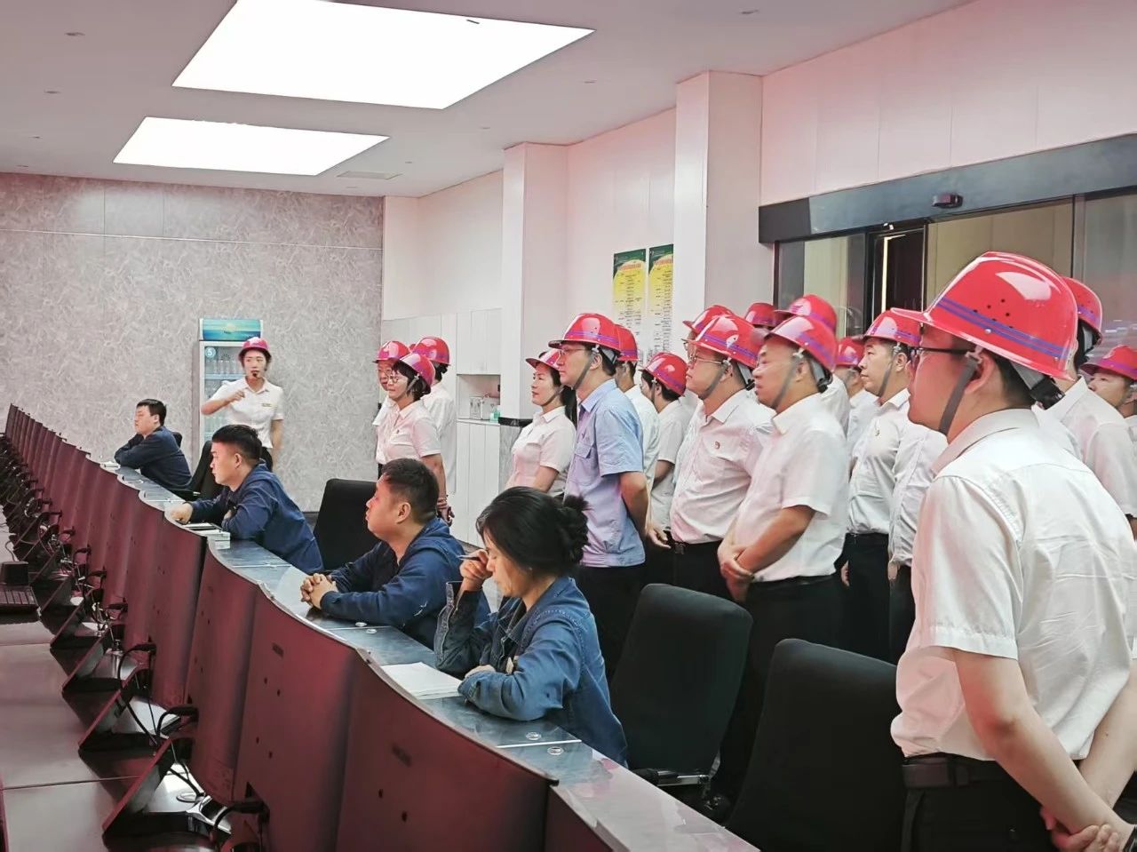 高溫熔爐煉精鋼 警示教育鑄廉心—龍鋼集團2025年警示教育活動側記 高溫熔爐煉精鋼 警示教育鑄廉心—龍鋼集團2025年警示教育活動側記