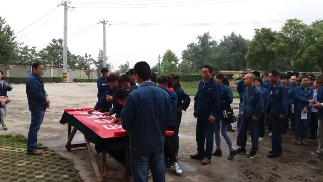 龍鋼集團舉辦簽名承諾活動 拉開安全生產月活動帷幕 龍鋼集團舉辦簽名承諾活動 拉開安全生產月活動帷幕