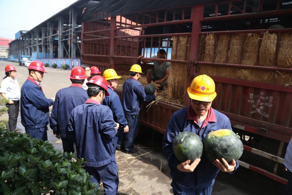 龍鋼集團(tuán)黨政工領(lǐng)導(dǎo)到韓城片區(qū)慰問“送清涼” 龍鋼集團(tuán)黨政工領(lǐng)導(dǎo)到韓城片區(qū)慰問“送清涼”