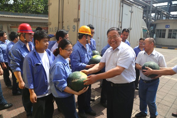 龍鋼集團(tuán)黨政工領(lǐng)導(dǎo)到韓城片區(qū)慰問“送清涼” 龍鋼集團(tuán)黨政工領(lǐng)導(dǎo)到韓城片區(qū)慰問“送清涼”