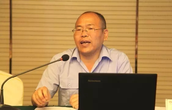 一堂生動深刻的黨課---龍鋼集團黨委舉辦“兩學一做”專題黨課 一堂生動深刻的黨課---龍鋼集團黨委舉辦“兩學一做”專題黨課