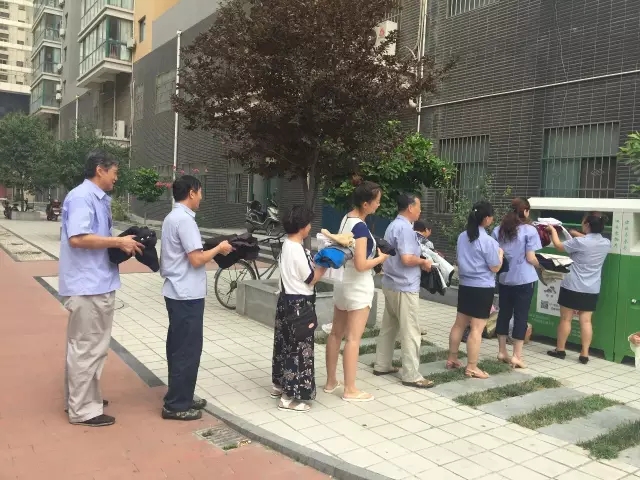 綜合服務公司舉行“衣暖人心,愛心捐贈”公益活動 綜合服務公司舉行“衣暖人心,愛心捐贈”公益活動