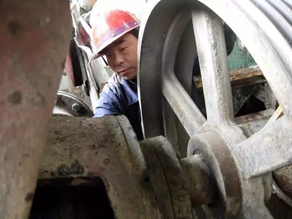 承揚(yáng)先進(jìn)黨風(fēng) 彰顯黨員本色---陜鋼集團(tuán)2014-2016年度共產(chǎn)黨員標(biāo)兵胡勝民 承揚(yáng)先進(jìn)黨風(fēng) 彰顯黨員本色---陜鋼集團(tuán)2014-2016年度共產(chǎn)黨員標(biāo)兵胡勝民