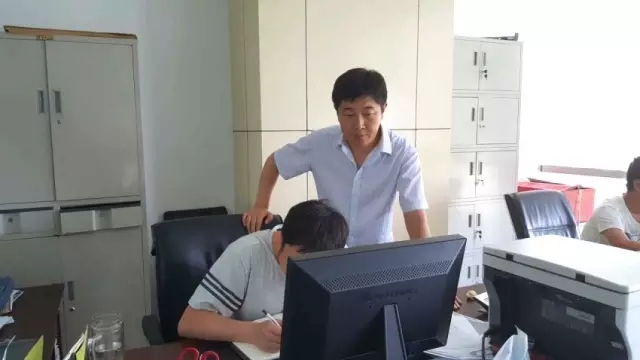 勇于開拓 積極創效 敬業奉獻的標兵---陜鋼集團2014-2016年度共產黨員標兵馮瑋 勇于開拓 積極創效 敬業奉獻的標兵---陜鋼集團2014-2016年度共產黨員標兵馮瑋