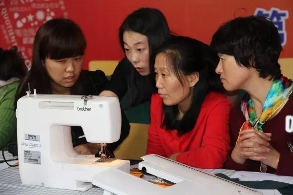 零基礎服裝設計培訓班走進龍鋼集團 零基礎服裝設計培訓班走進龍鋼集團