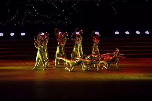 ��䓼��F�e�k�����ľ��� ���\�lչ��ӭ�������g��