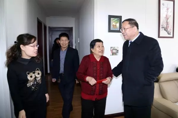 ��䓼��F(tu��n)��˾�h���I(l��ng)��(d��o)��(ji��)ǰ����ο���n��Ƭ�^(q��)�x�����ϸɲ�