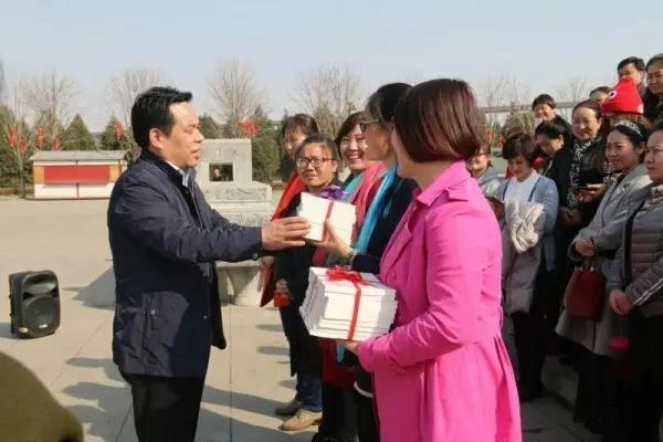 ��䓼��F������Ů��ί�_չϵ�л�ӑcף���ˋDŮ��