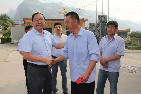 董銀師看望慰問困難黨員 董銀師看望慰問困難黨員