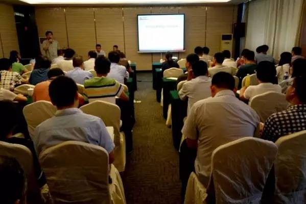 龍鋼集團公司開展《合同管理制度》宣貫培訓(xùn) 龍鋼集團公司開展《合同管理制度》宣貫培訓(xùn)