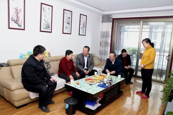 ����һ�п������F(tu��n)��˾�x�����ϸɲ����z��