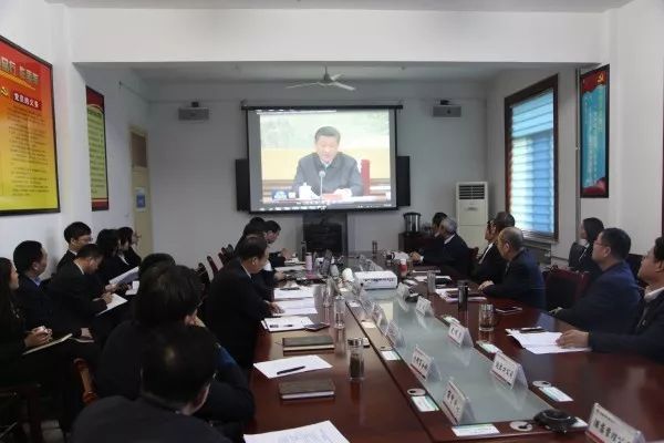 龍鋼集團進(jìn)行2018年第4次黨委理論學(xué)習(xí) 龍鋼集團進(jìn)行2018年第4次黨委理論學(xué)習(xí)