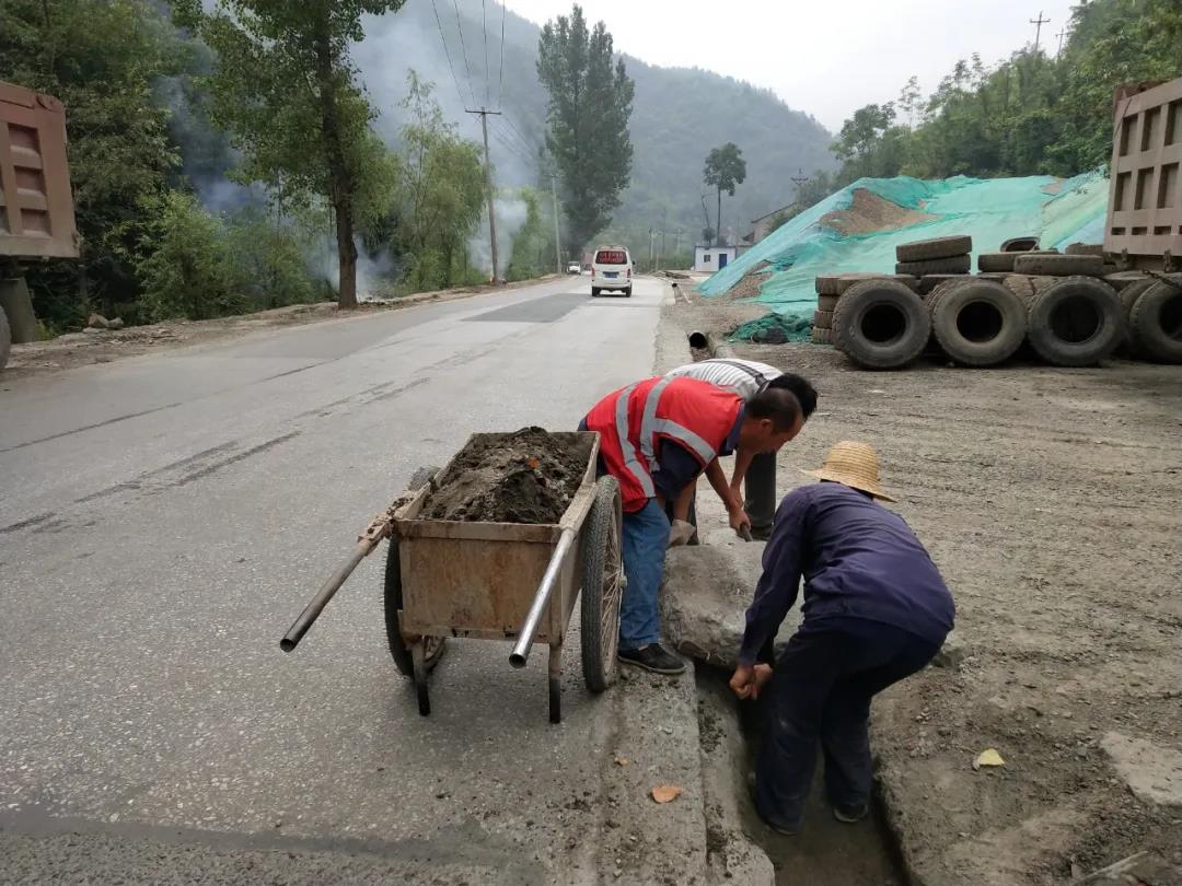 ����һ���R�l�����V�Gɫ�Vɽ֮���} ���������ϵV�I��˾������܇�g����·�B�oꠣ����B �h�����c���ι����o��