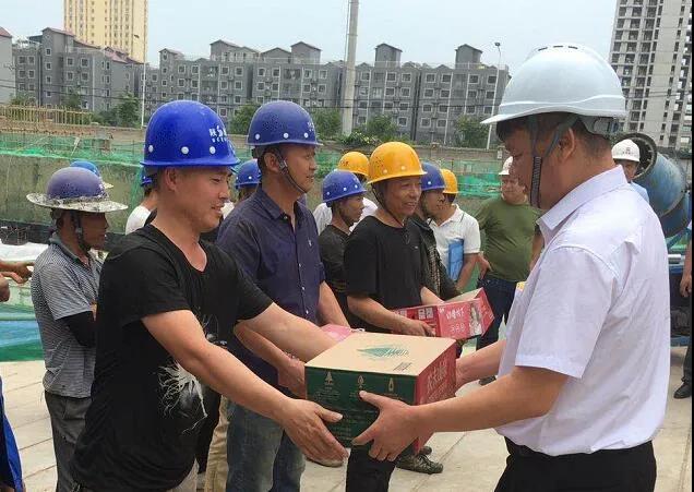 龍鋼集團慰問西安“禹龍”商品鋼筋直供項目工地 龍鋼集團慰問西安“禹龍”商品鋼筋直供項目工地